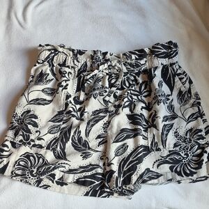 Who What Wear Black Floral Print High-Waist Shorts on Cream